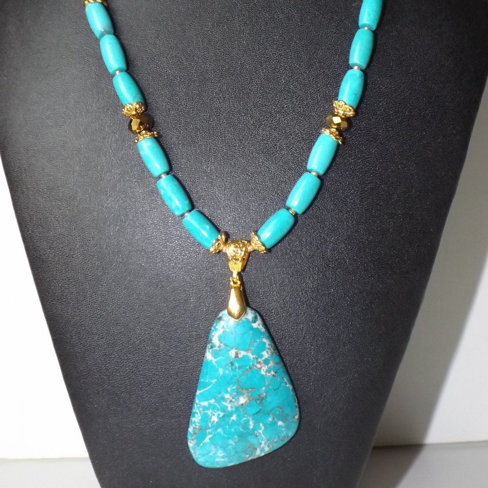 Green Magnesite necklace/earrings set, gold plated , NEW (#918)